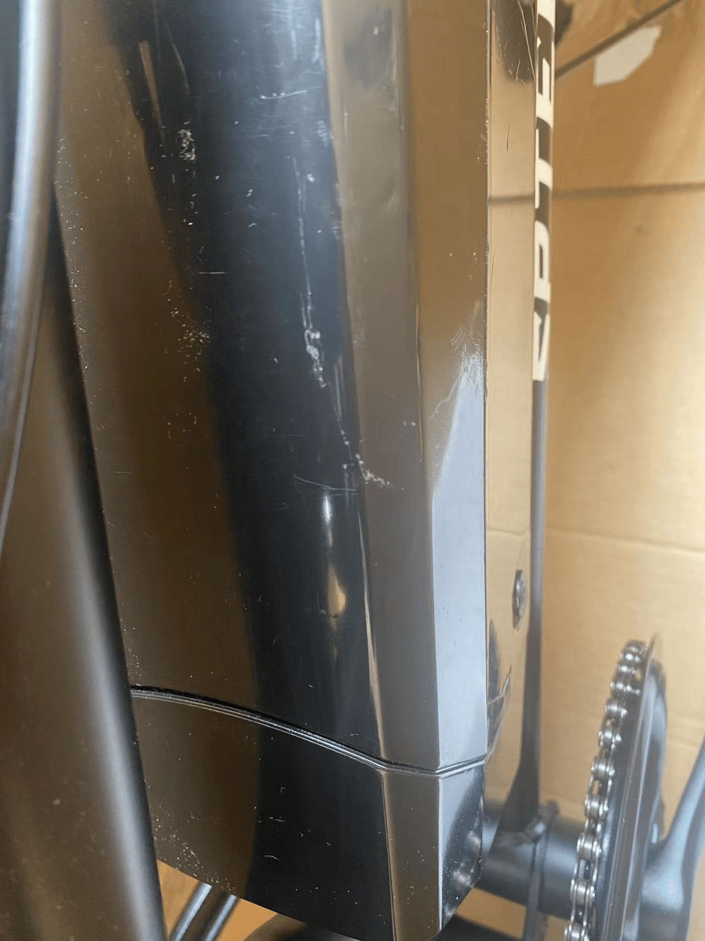 【公式正規品・輸送時の小キズあり】[街のブラックナイト0034] 電動アシスト自転車 - 性能は完全保持、特価でご提供！（擦り傷・塗装の剥がれ） - Sptebik